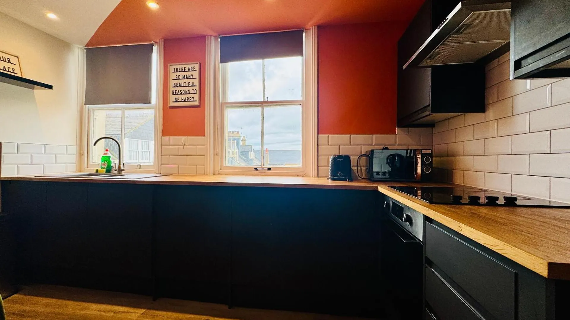 Spectacular 2 Bedroom Flat Next To Beach Sleep 9 Brighton