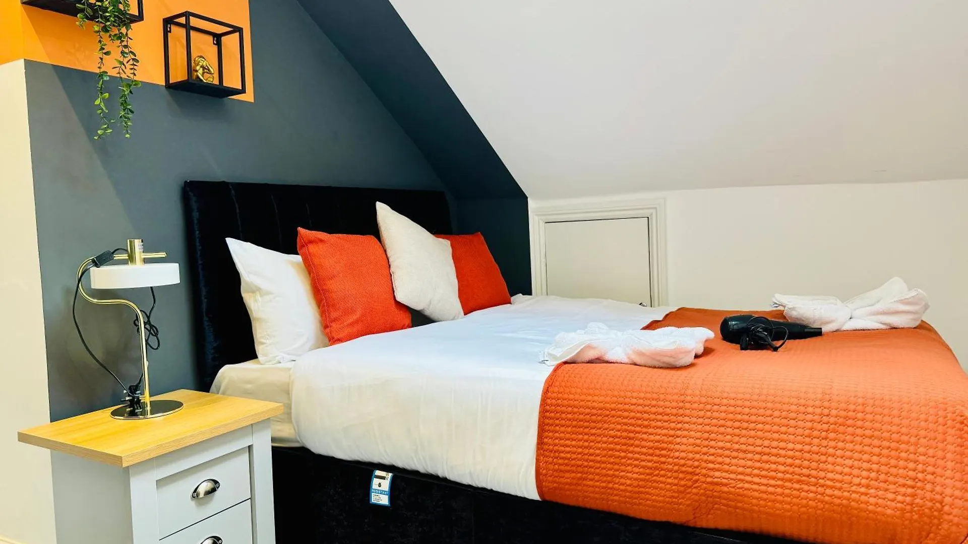 Apartment Spectacular 2 Bedroom Flat Next To Beach Sleep 9 Brighton