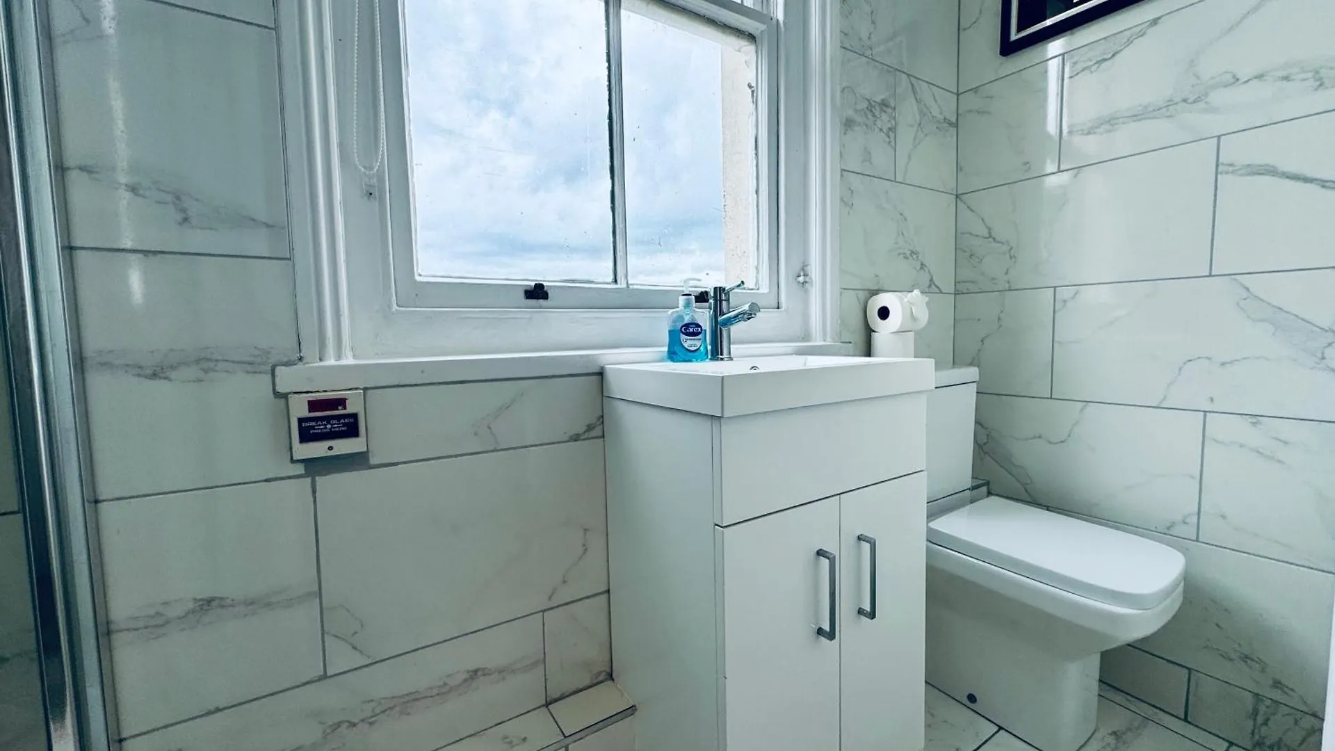 Spectacular 2 Bedroom Flat Next To Beach Sleep 9 Brighton 0*,  United Kingdom